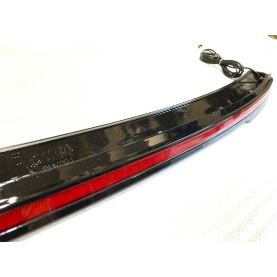 Passat b8 ıçın uyumlu led spoıler  (pıano black)