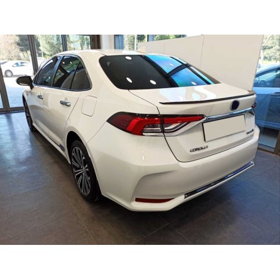 Corolla 2019+ ıçın uyumlu arka tampon alt çıtası karbon